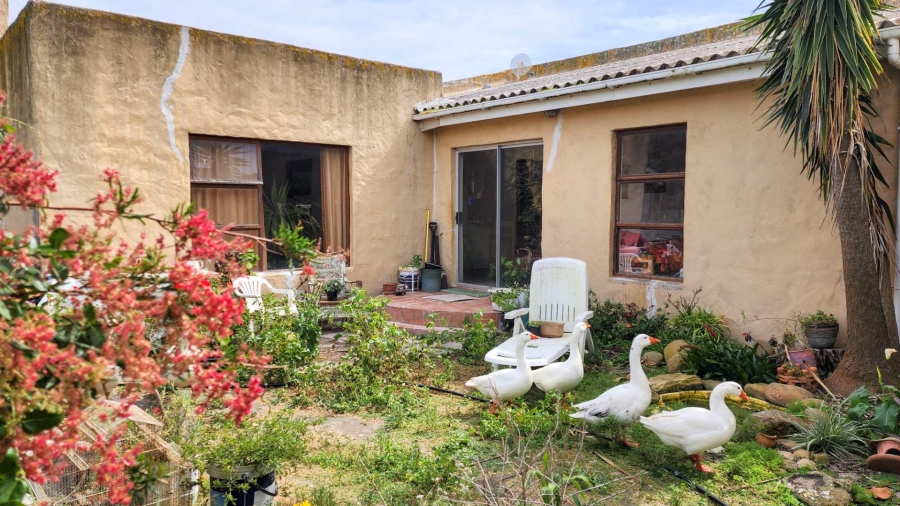 5 Bedroom Property for Sale in Uilenkraalsmond Western Cape